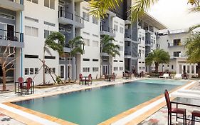 Two Moons Resort  4*